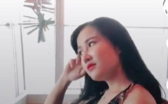 泰国小姐姐吃小鱼视频,美味诱人引网友热议